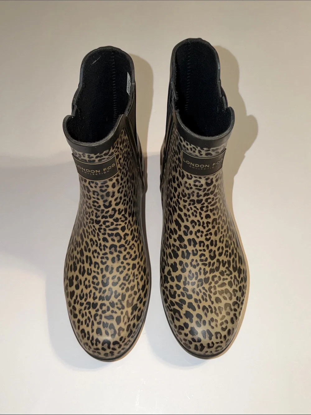 London Fog Leopard-Print Rain Ankle Boots in Tan and Black. Size 8,